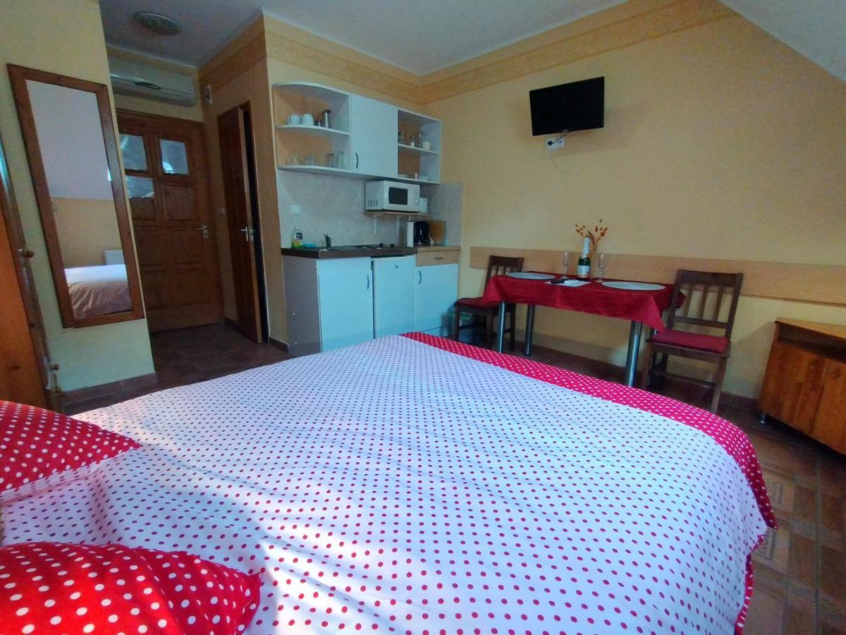 גיולה Burg Apartman מראה חיצוני תמונה
