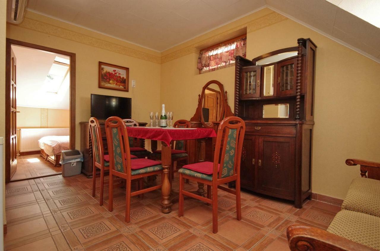 גיולה Burg Apartman מראה חיצוני תמונה