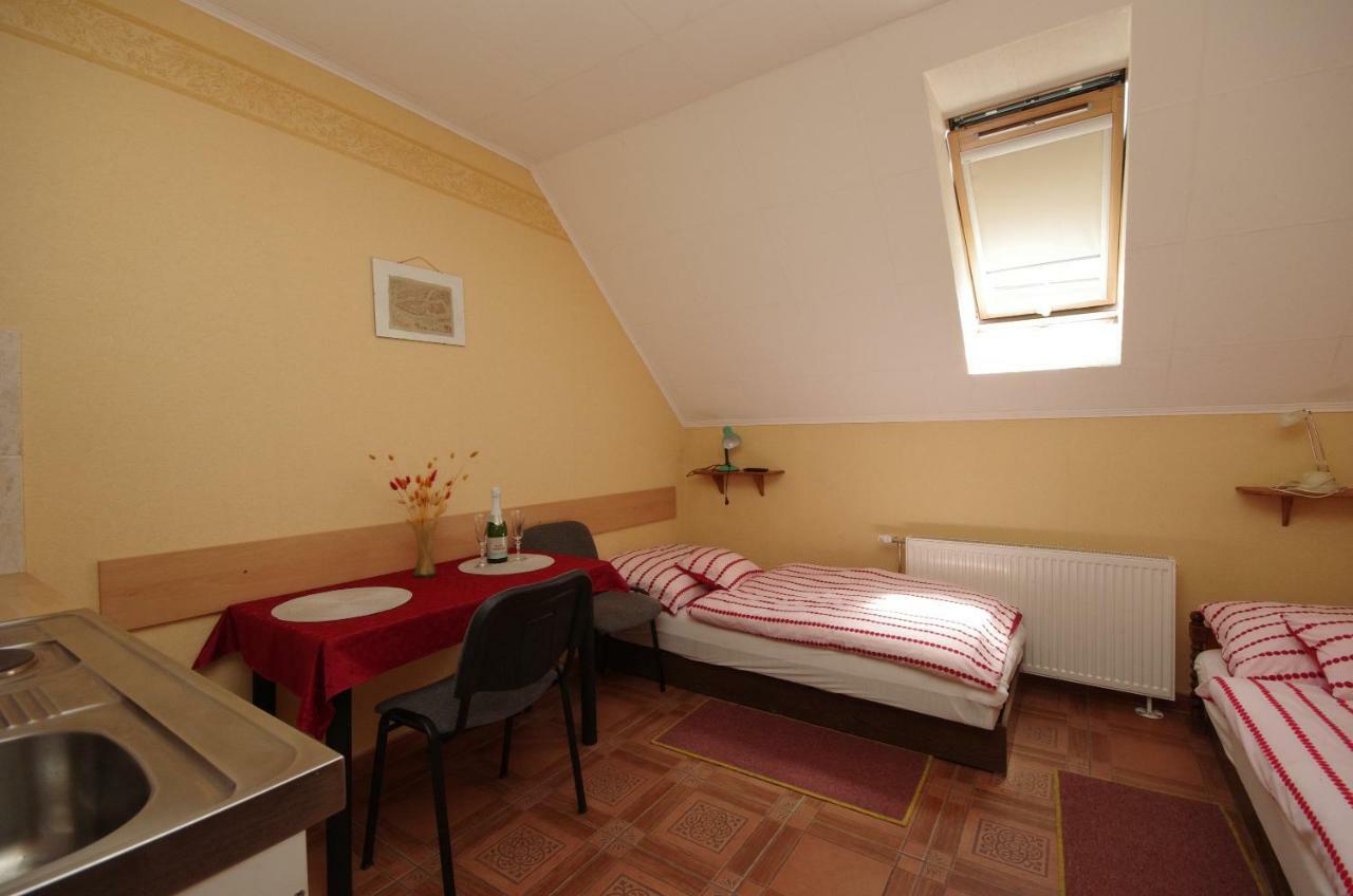 גיולה Burg Apartman מראה חיצוני תמונה