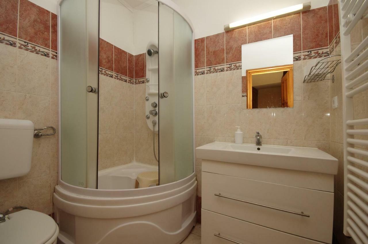 גיולה Burg Apartman מראה חיצוני תמונה