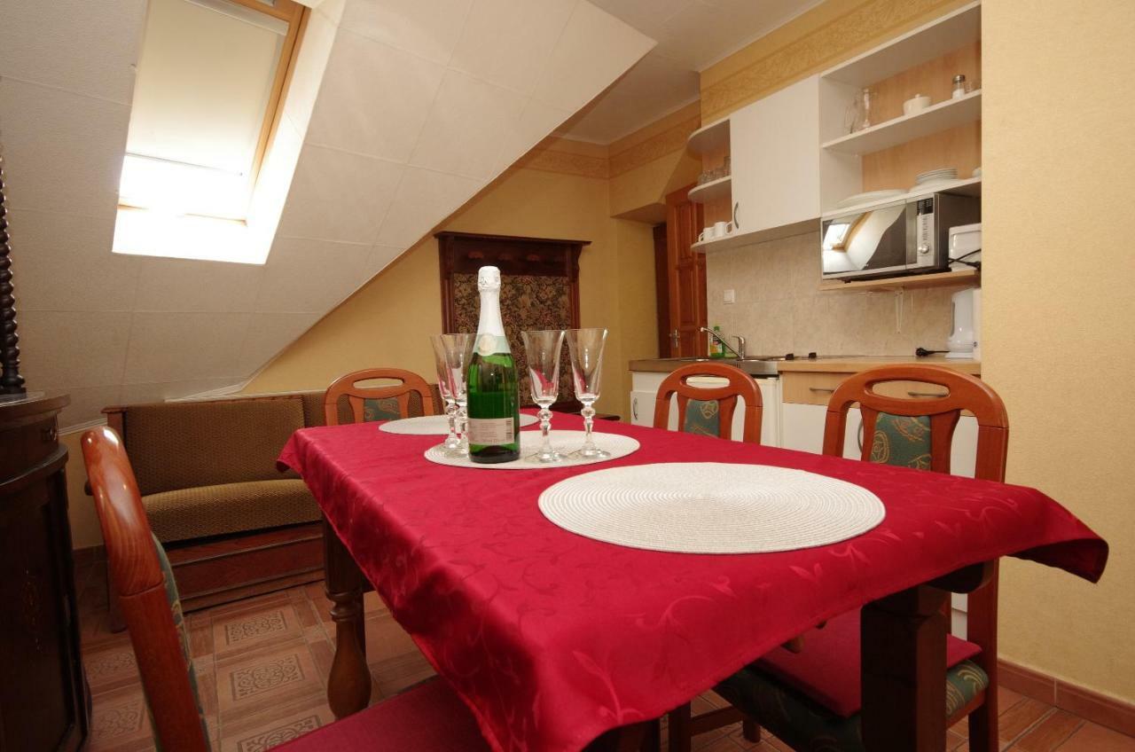 גיולה Burg Apartman מראה חיצוני תמונה