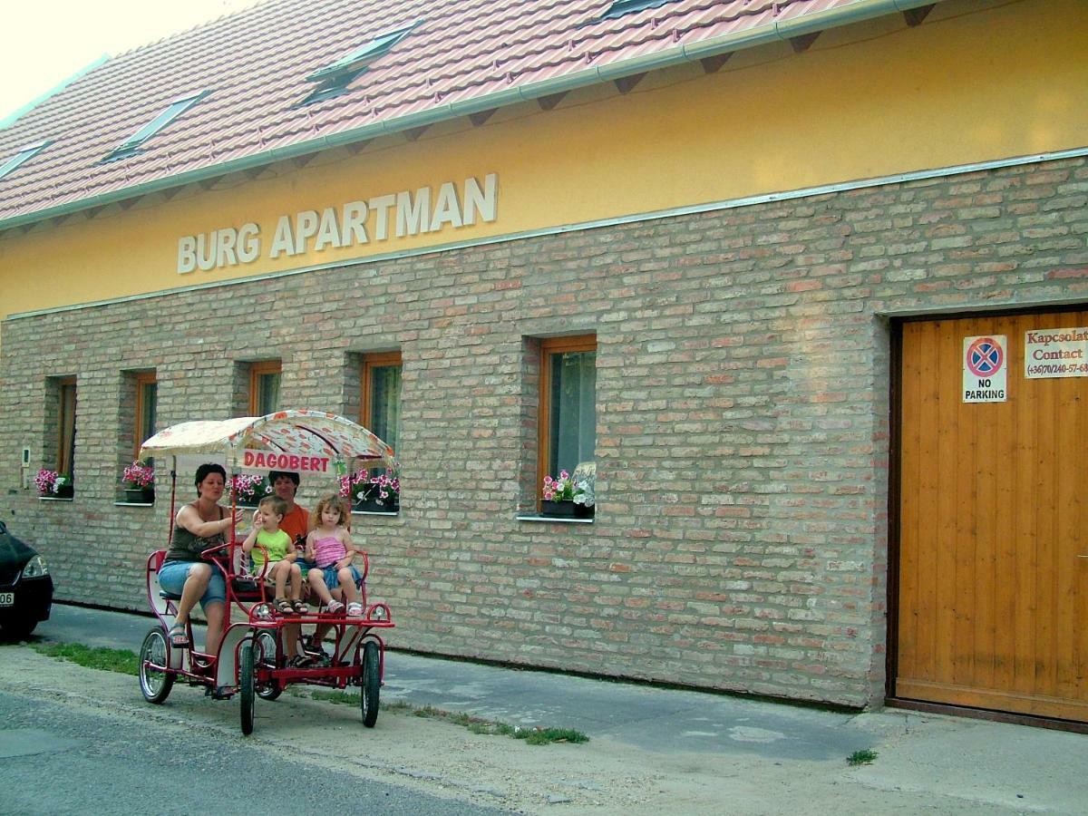 גיולה Burg Apartman מראה חיצוני תמונה